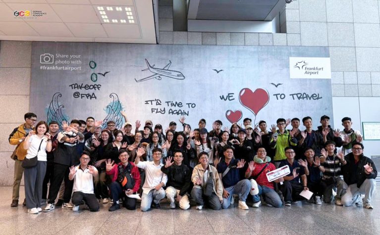 Học viên học bổng nghề khóa 9 GCA tại Ngày hội hướng nghiệp trước khi lên đường sang Đức